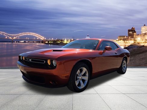 Used 2021 Dodge Challenger SXT image 1