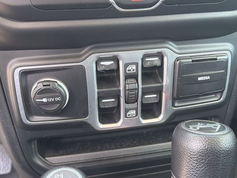 Used 2018 Jeep Wrangler Unlimited Sport S AWD/4WD image 12