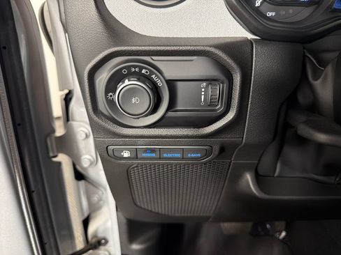 Used 2024 Jeep Wrangler Unlimited w/ Convenience Group AWD/4WD image 15