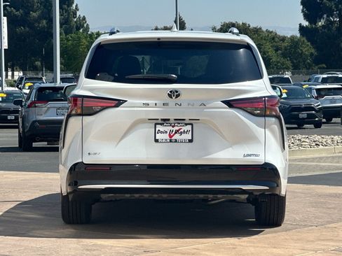 New 2026 Toyota Sienna Limited FWD image 5