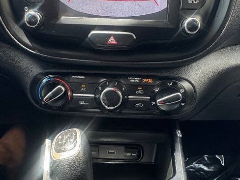 Used 2020 Kia Soul LX FWD image 18