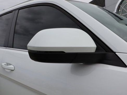 Used 2023 Volkswagen Atlas SEL image 2