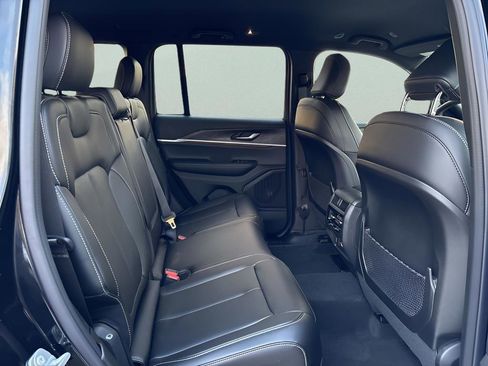 New 2025 Jeep Grand Cherokee Limited image 33