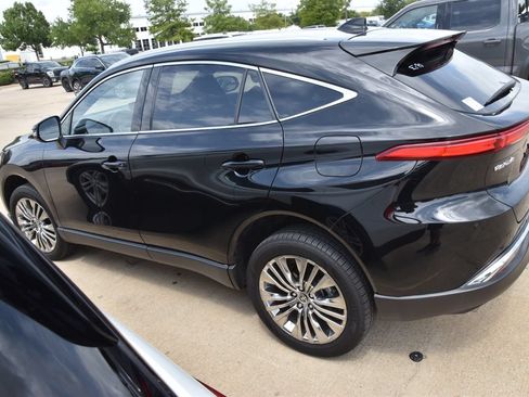 Used 2023 Toyota Venza XLE AWD/4WD image 9
