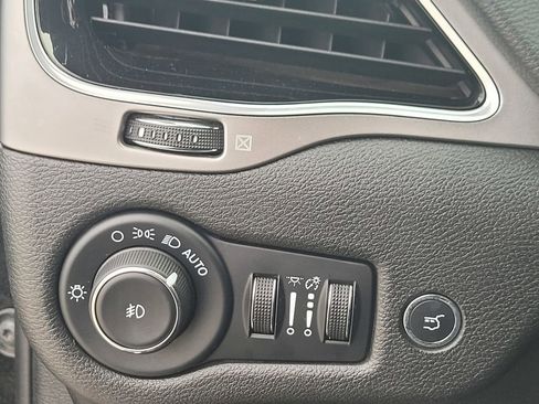 Used 2021 Jeep Cherokee High Altitude image 25