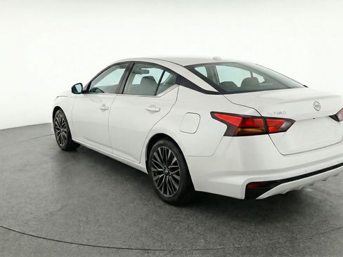 Used 2025 Nissan Altima 2.5 SV image 6