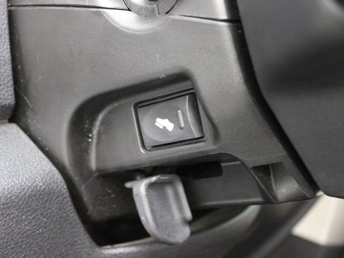 Used 2013 RAM 1500 Laramie w/ Convenience Group image 19