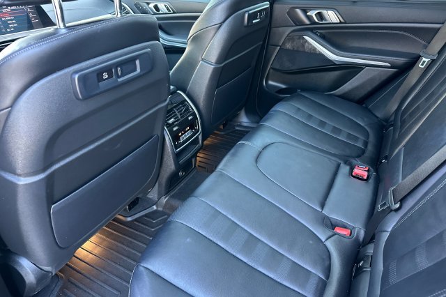 Used 2022 BMW X5 xDrive40i w/ M Sport Package AWD/4WD image 11