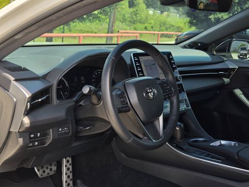 Used 2022 Toyota Avalon XSE FWD image 12