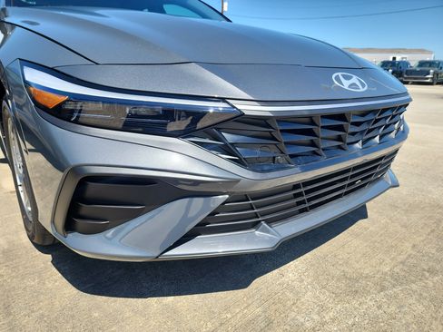New 2026 Hyundai Elantra SE FWD image 23