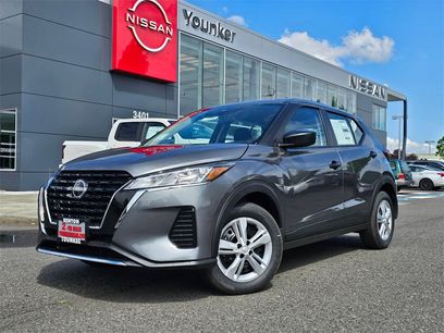 New 2025 Nissan Kicks Play S