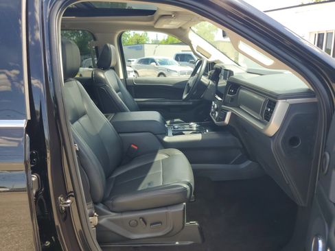 Used 2023 Ford Expedition XLT AWD/4WD image 9