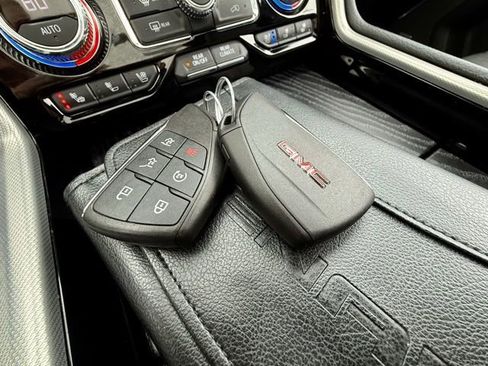 Used 2023 GMC Yukon XL Denali image 48