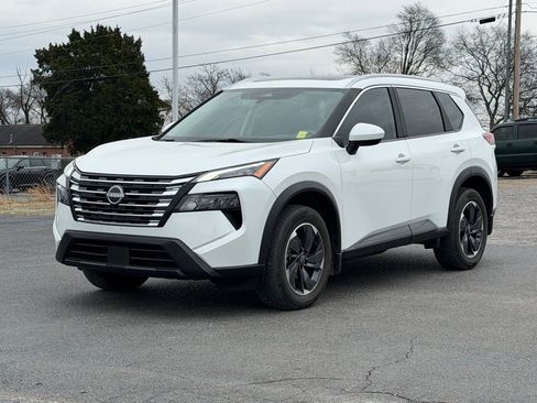 Used 2024 Nissan Rogue SV w/ SV Premium Package image 10