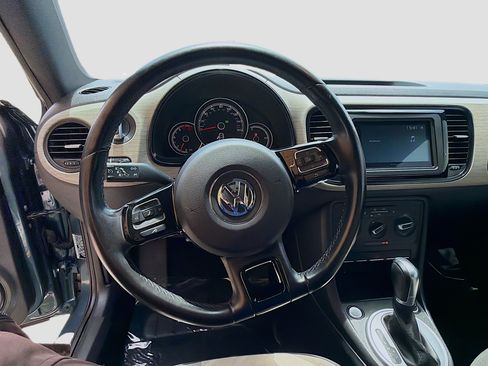 Used 2018 Volkswagen Beetle 2.0T Coast FWD image 10