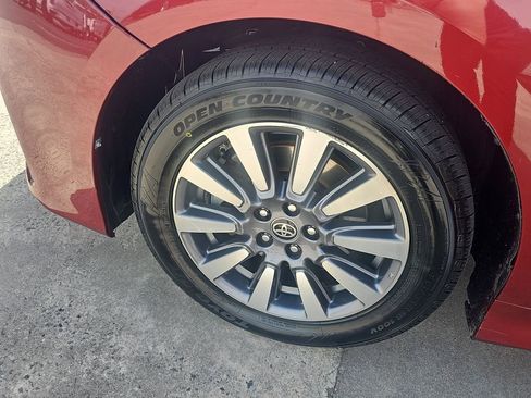 Used 2020 Toyota Sienna Limited Premium image 26