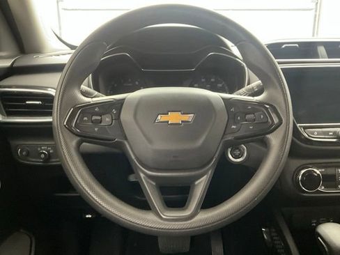 Used 2022 Chevrolet TrailBlazer LT w/ Convenience Package FWD image 8