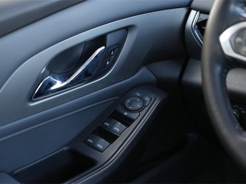 Used 2021 Chevrolet Traverse LT w/ LT Premium Package image 18