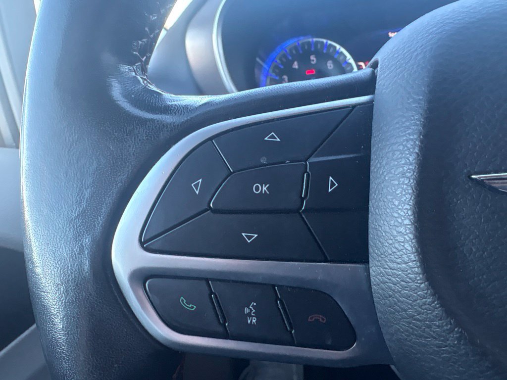 Used 2019 Chrysler Pacifica Touring-L Plus FWD image 18