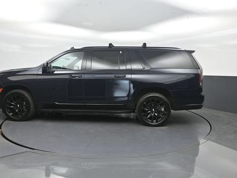 Used 2022 Cadillac Escalade ESV Sport w/ LPO, ONYX Package AWD/4WD image 2