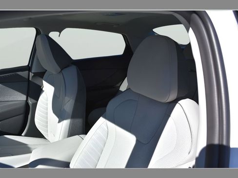 New 2026 Hyundai Elantra Limited FWD image 28