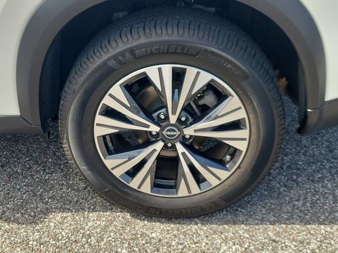 Certified 2022 Nissan Rogue SV FWD image 5