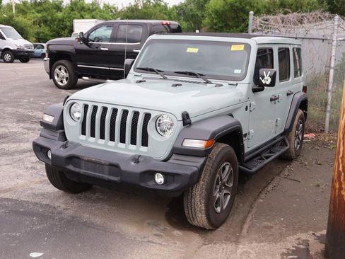 Used 2023 Jeep Wrangler Unlimited Sport w/ Sun And Sound Package AWD/4WD image 4