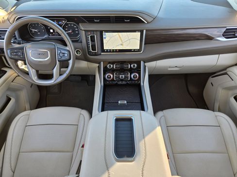 Used 2021 GMC Yukon XL Denali w/ Denali Premium Package image 29