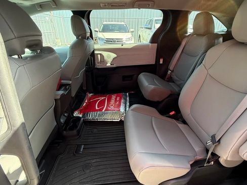 Used 2025 Toyota Sienna XLE w/ XLE Plus Package AWD/4WD image 10