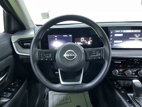 Used 2025 Nissan Kicks SV image 19