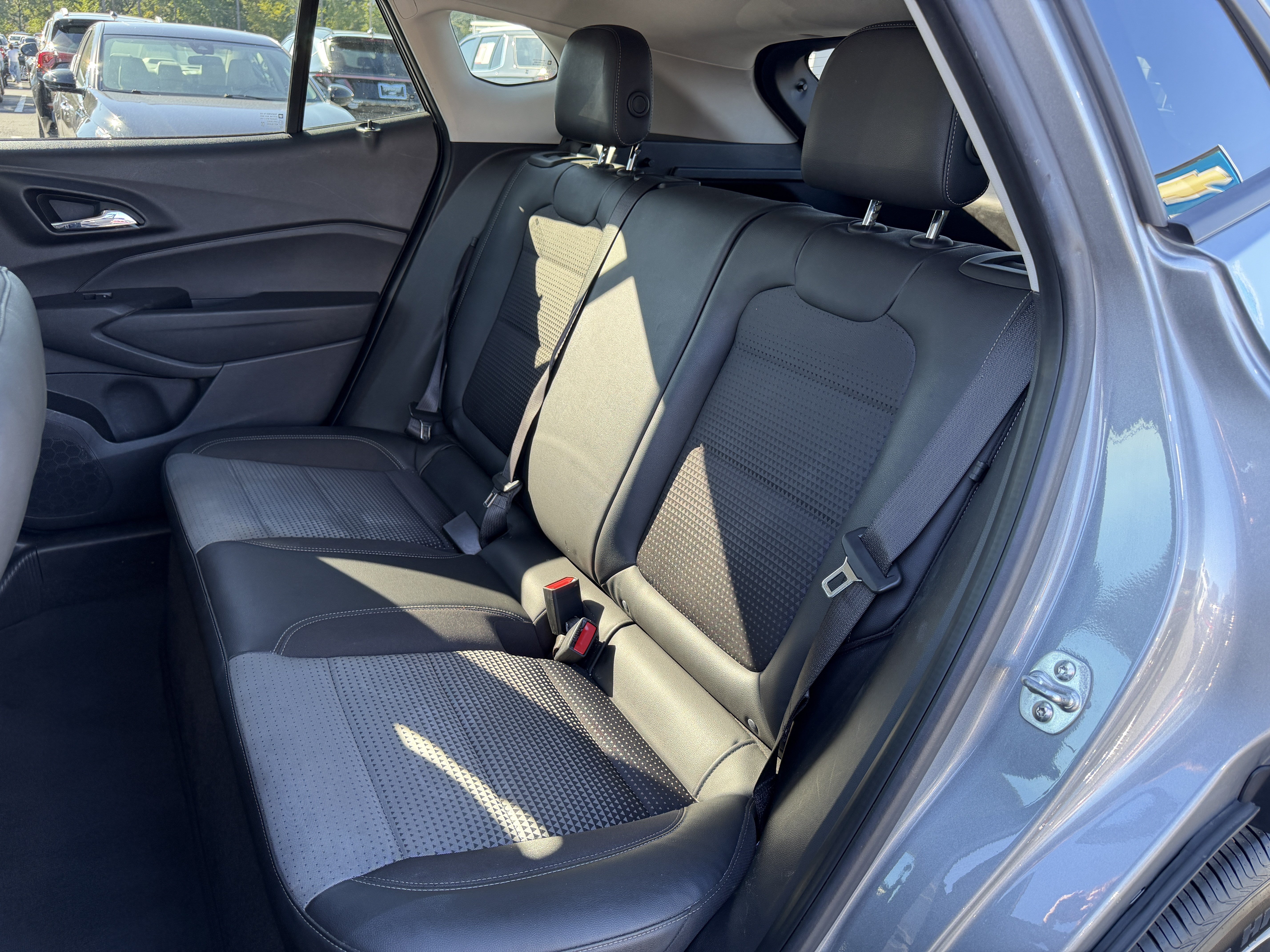 Used 2024 Chevrolet Trax LT FWD image 32