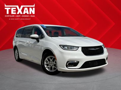 Used 2023 Chrysler Pacifica Touring-L