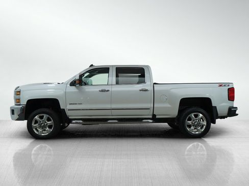 Used 2019 Chevrolet Silverado 2500 LTZ image 2