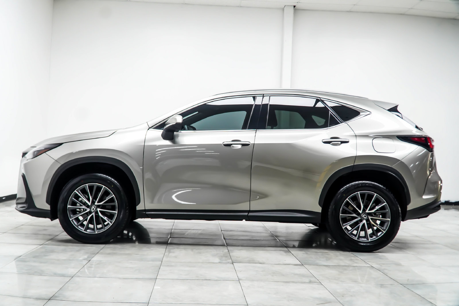 Used 2025 Lexus NX 250 FWD w/ Towing Package (2000 Lbs) image 11