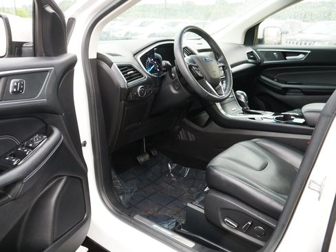 Used 2018 Ford Edge Titanium w/ Equipment Group 301A AWD/4WD image 11
