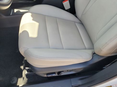 Used 2024 Nissan Rogue SL w/ SL Premium Package image 10