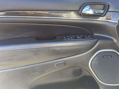 Used 2019 Jeep Grand Cherokee Overland image 14