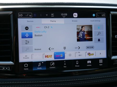 Used 2025 Chrysler Pacifica Limited FWD image 22