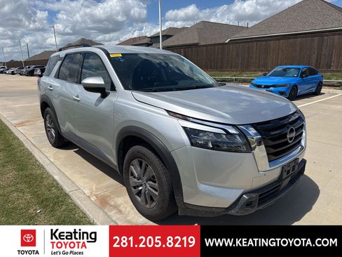 Used 2025 Nissan Pathfinder SV image 1