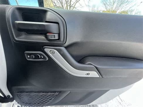 Used 2018 Jeep Wrangler Sahara w/ Connectivity Group image 20