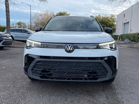 New 2026 Volkswagen Taos SE FWD image 28