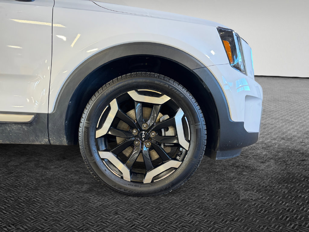 Certified 2024 Kia Telluride EX w/ EX Captain's Chair Package AWD/4WD image 11