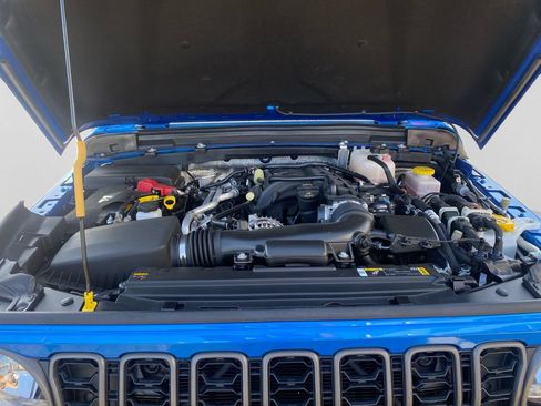 Used 2025 Jeep Wrangler Unlimited Sport AWD/4WD image 13