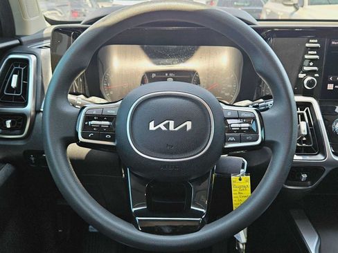 Used 2023 Kia Sorento LX FWD image 14