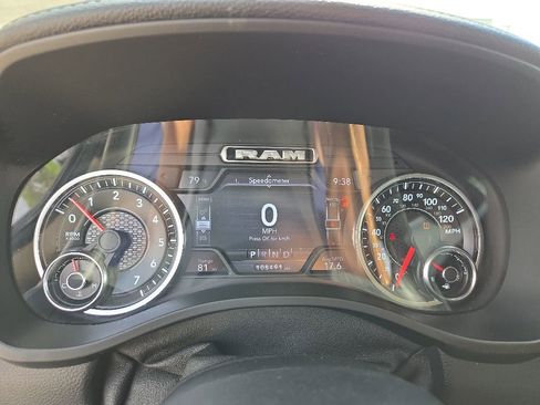 Used 2019 RAM 1500 Laramie AWD/4WD image 17