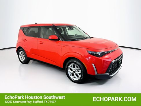 Used 2024 Kia Soul LX w/ Option Group 015 FWD image 1