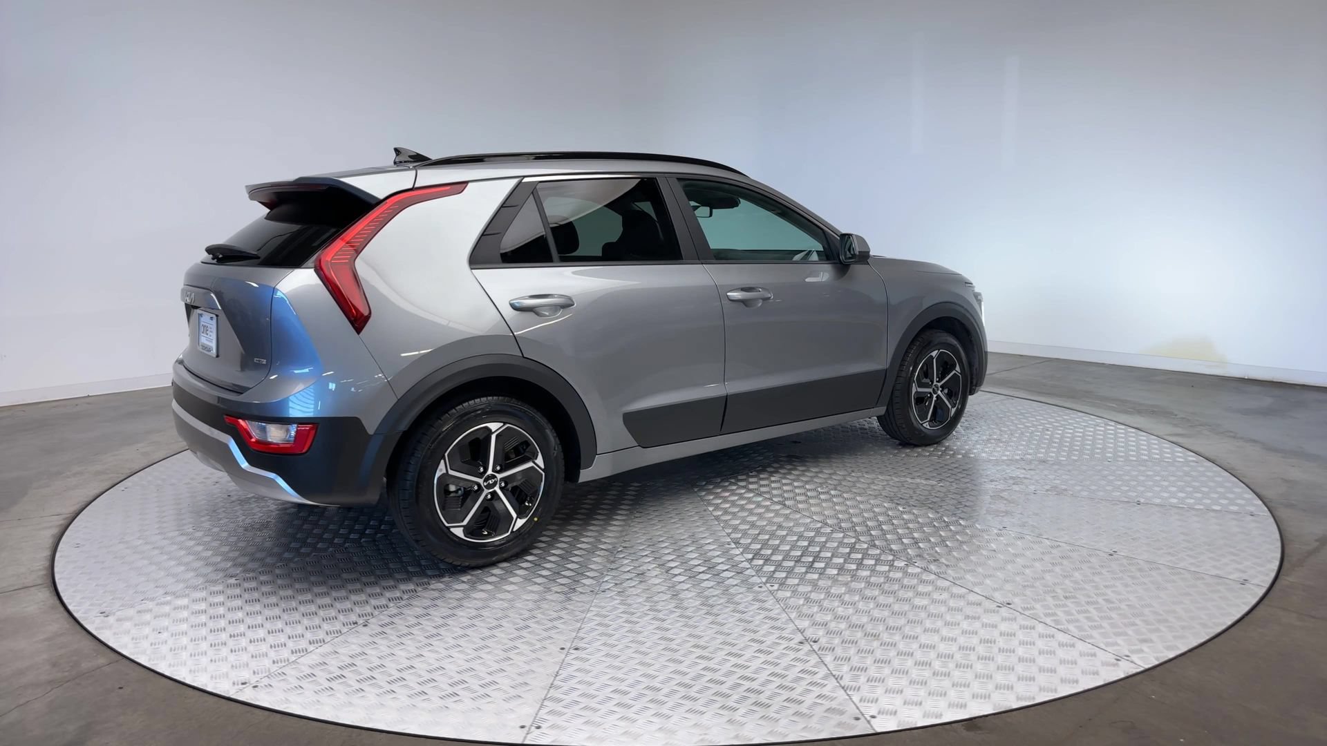 Used 2024 Kia Niro LX FWD image 8