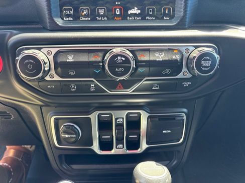 Used 2020 Jeep Gladiator Overland AWD/4WD image 25