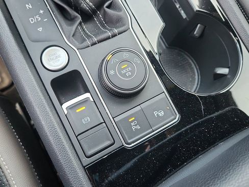 Used 2022 Volkswagen Atlas Cross Sport SEL Premium R-Line image 27