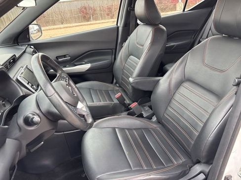 Used 2019 Nissan Kicks SR w/ SR Premium Package image 11